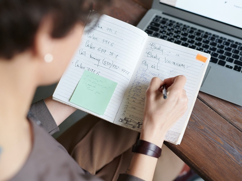 阿聯(lián)酋開公司：經(jīng)濟部注冊與自貿(mào)區(qū)選擇全解析