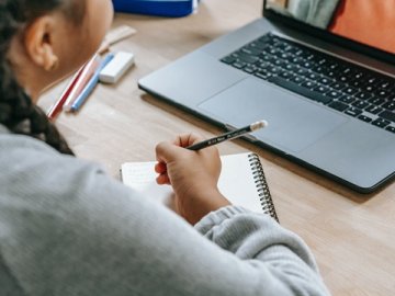 注銷香港公司是否需要董事親自到場(chǎng)？真相揭秘！