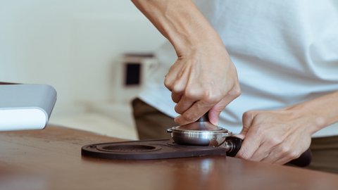 常用的國際匯款轉(zhuǎn)賬平臺：PayPal、國際銀行轉(zhuǎn)賬等。