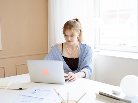 出口海外倉(cāng)模式通關(guān)風(fēng)險(xiǎn)：貿(mào)易壁壘、物流延遲、檢驗(yàn)檢疫等問題需防范